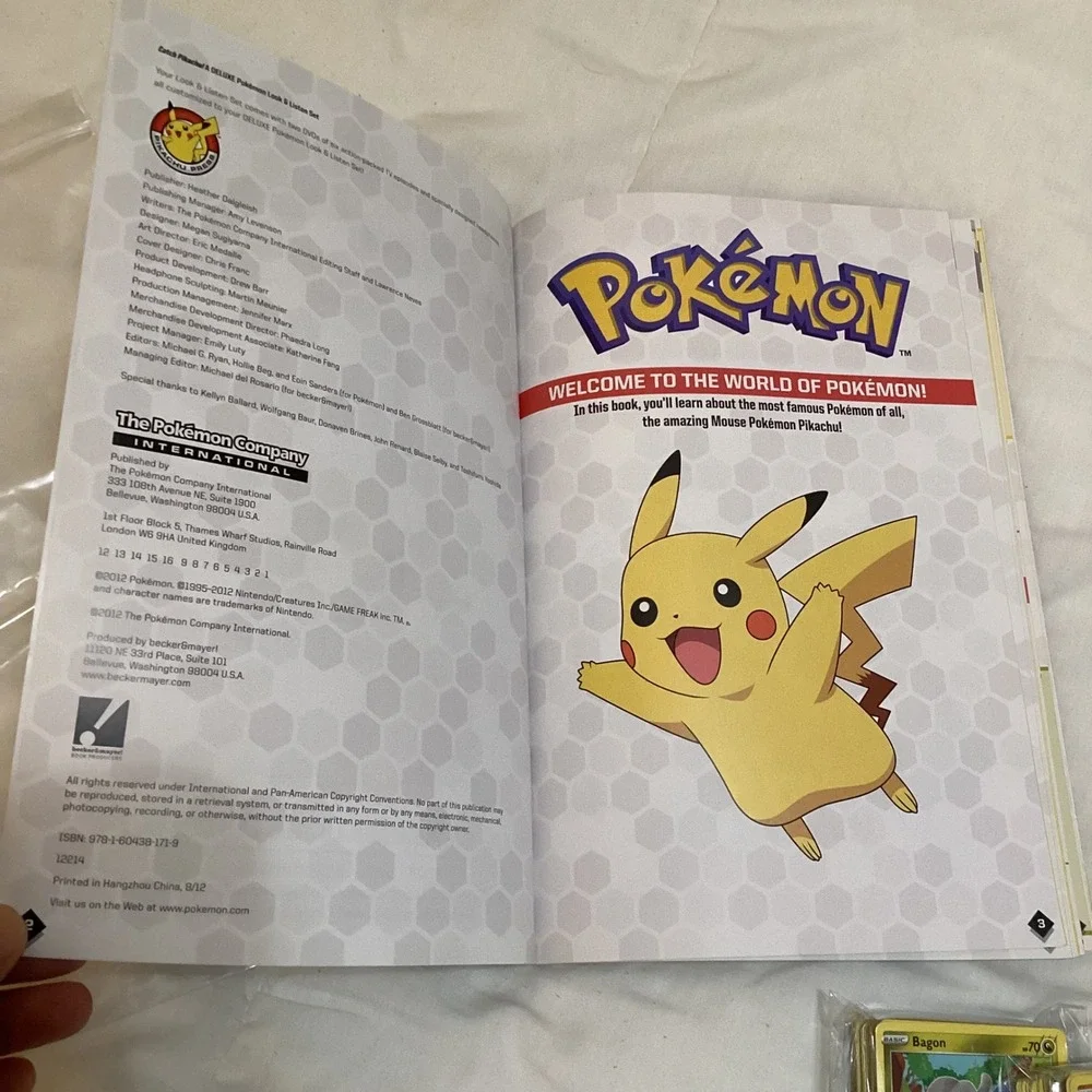 Pokemon Catch Pikachu! Deluxe Book only with 200 random Trading Cards Included